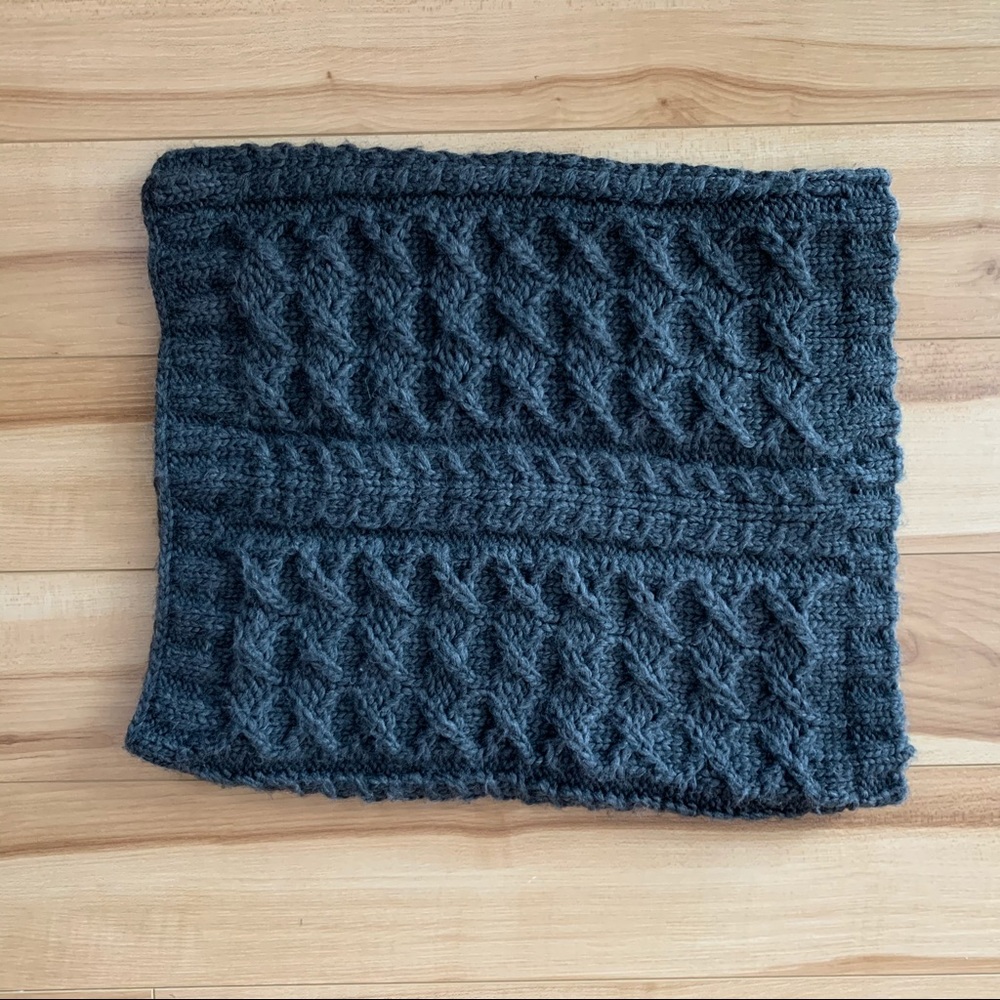 Gap Infinity Scarf - Picture 2 of 5